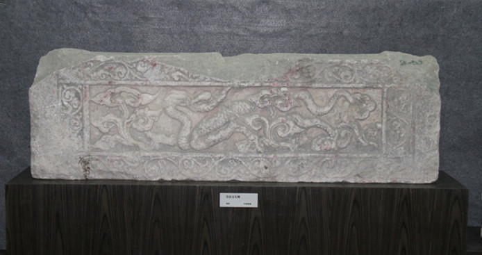 Indoor exhibition hall: white marble components